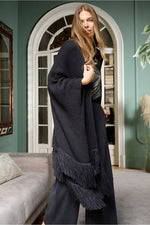 Cargar imagen en el visor de la galería, Poncho tricot pofe negro

