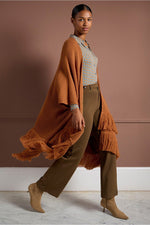 Cargar imagen en el visor de la galería, Poncho tricot pofe camel

