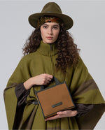 Cargar imagen en el visor de la galería, Poncho poli verde
