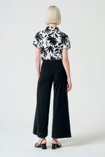 Cargar imagen en el visor de la galería, Pantalon cropped lipo negro
