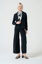 Cargar imagen en el visor de la galería, Pantalon cropped lipo negro
