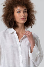 Cargar imagen en el visor de la galería, Camisa oversize livo blanco
