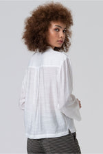 Cargar imagen en el visor de la galería, Camisa oversize livo blanco
