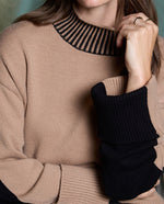 Cargar imagen en el visor de la galería, Jersey bicolor liko beig
