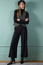 Cargar imagen en el visor de la galería, Pantalon flare lisa negro
